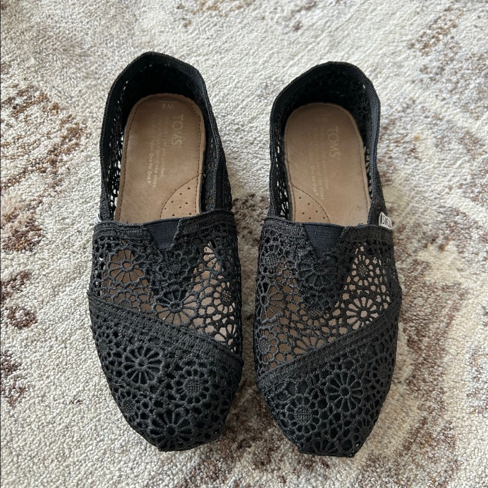 TOMS Women's Alpargata Loafer, Black, size 6
